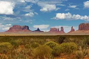 US America Desert Region Drucke: View of Monument Valley, cloudy sky