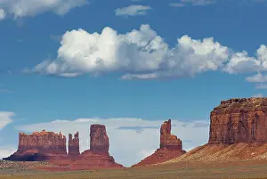Monument Valley Drucke: View of Monument Valley, cloudy sky