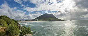New Zealand Coastal Landscape Drucke: View to Mount Manganui with beach