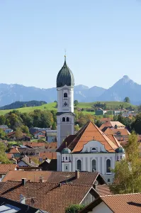 German Mountain Range Scenery Drucke: View of Nesselwang in front of the Alps