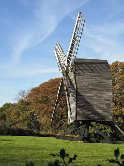 Northern Europe Landscapes Drucke: View of Nutley Windmill in the Ashdown Forest