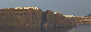 Cyclades Greece Tourism Drucke: View from Oia over the caldera to the cliffs