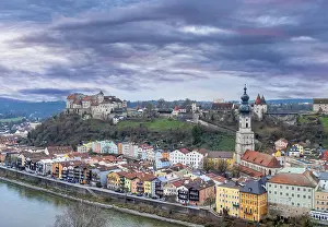 Bilder Datiert 10. Dezember 2024: Blick auf das alte Viertel und den Schloss.