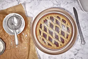 Austrian Baked Goods Drucke: Top view of pie called Linzer Torte