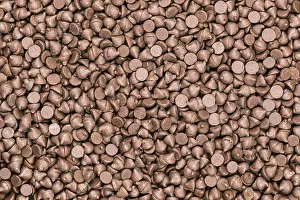 Sweet Treats Image Drucke: Top view pile of chocolate chips as a background