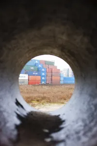Rotterdam Harbor Drucke: View through a pipe onto a stack of containers in the port of Rotterdam