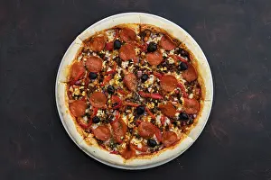 Top View Of Pizza Drucke: Top view of pizza with forcemeat