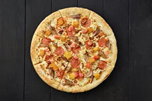 Top View Of Pizza Drucke: Top view of pizza with pumpkin