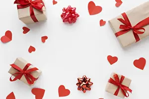Romantic Heart Shape Drucke: Top view presents with hearts
