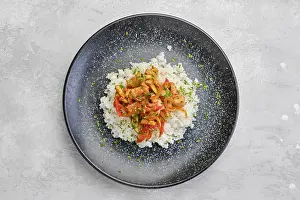 Balanced Diet Drucke: Top view of pulled beef with steamed bell pepper