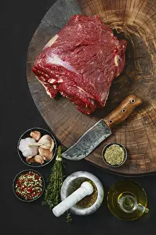 Barbecue Steak Drucke: Top view of raw beef neck with thyme