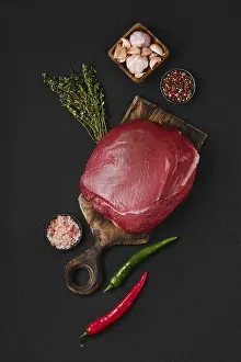 Barbecue Meal Ideas Drucke: Top view of raw beef top round meat