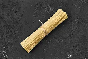 Black Background Food Drucke: Top view of raw spaghetti on black background