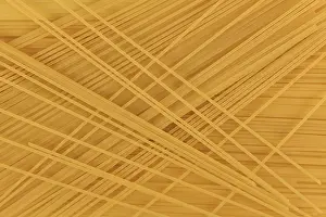 Healthy Eating Habit Drucke: Top view of raw spaghetti pasta