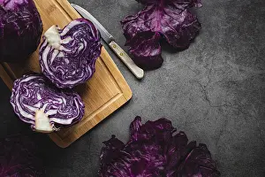 Kitchen Utensil Still Life Drucke: Top view red cabbage cutting board