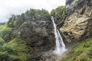 Bilder Datiert 26. Mai 2024: Der Blick auf den Reichenbachfällen-Wasserfall.