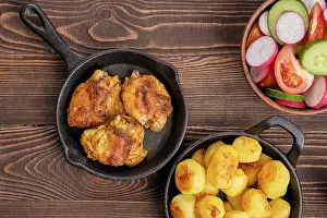 High Calorie Foods To Avoid Drucke: Top view of roasted chicken thighs
