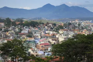 Southeast Asia Cityscape Drucke: View over the rooftops of Dalat