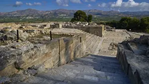 Greek Island Landscapes Drucke: View of ruins from elevated position with mountains behind them