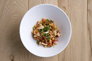 Breakfast Meal Inspiration Drucke: Top view of salad with chickpea