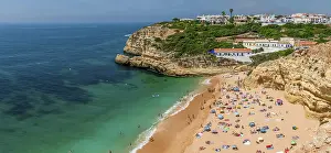 Turquoise Sea Drucke: View of sandy beach with bathers