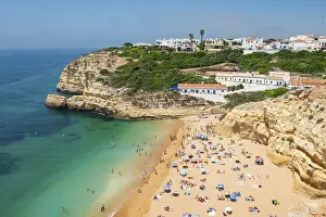 Sandy Beach Drucke: View of sandy beach with bathers