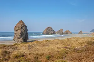 Coastal Landscape Drucke: View over sandy beach and large monolithic rocks