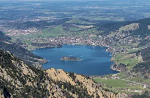 Alpine Foothills Landscape Drucke: View of the Schliersee from the Brecherspitz in spring