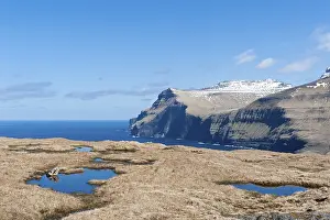 Atlantic Ocean Coastline Drucke: View of the sea and cliffs, bog with ponds