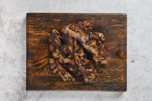 High Angle Food Shot Drucke: Top view of serving board with fried beef bacon strips