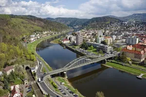 European Castle Architecture Drucke: View from the shepherd's wall to the town of Decin
