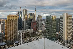 Evening City View Drucke: View of the skyline from a tower block in the evening