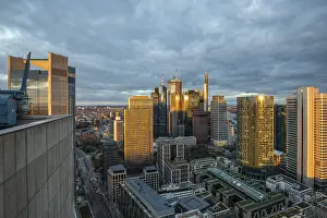 Evening City View Drucke: View of the skyline from a tower block in the evening