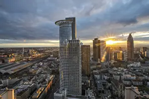Frankfurt Skyline Drucke: View of the skyline from a tower block in the evening