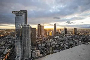 Frankfurt Skyline Drucke: View of the skyline from a tower block in the evening