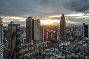 Frankfurt Skyline Drucke: View of the skyline from a tower block in the evening