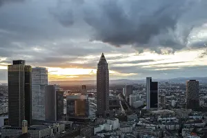 Frankfurt Skyline Drucke: View of the skyline from a tower block in the evening