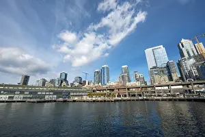 High Rise Buildings USA Drucke: View of skyscrapers from the pier