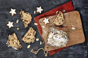 Christmas Sweets Drucke: Top view of slice of German Stollen cake