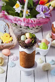 White Wooden Background Drucke: Top view small Easter cake decorated with nest and tiny eggs