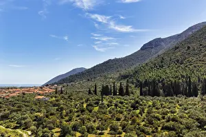 Southeast Europe Mountain Range Drucke: View of small town Leonidi, Leonidio