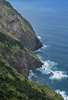 Portuguese Rocky Coastline Drucke: View of steep cliffs, coast and sea