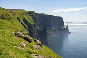 Scandinavian Landscape Photography Drucke: View of the steep cliffs of Liraberg