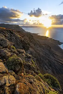 Lanzarote Cliff View Drucke: View of steep cliffs on sea and coast