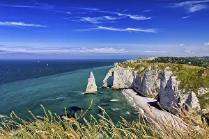 English Channel Coastline Drucke: View from above of striking chalk cliffs