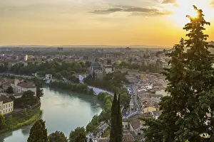 Fluss Drucke: Blick vom San Pietro-Hügel bei Sonnenuntergang.