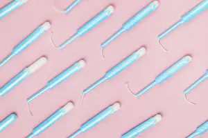Menstruation Healthcare Drucke: Top view tampon pattern