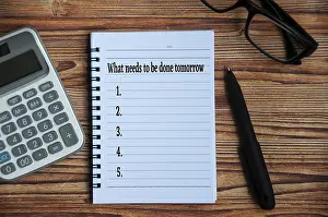 Time Management Drucke: To view of text on notepad - What needs to be done tomorrow with calculator