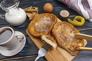 Easter Meal Ideas Drucke: Top view of some torrijas with coffee
