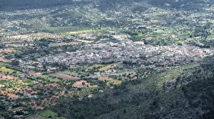 Southern Europe Cityscapes Drucke: View over the town of Alaro